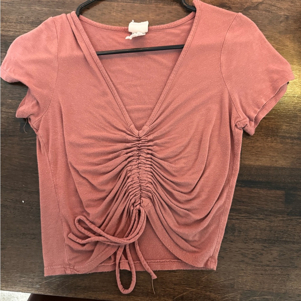 v neck shirt with tie scrunch middle